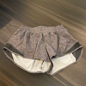 gray lululemon hotty hot 2.5 inch shorts